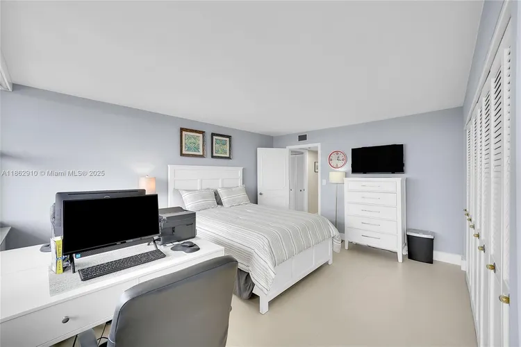 The Corinthian #20E image #19