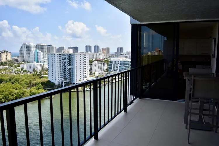 The Corinthian #20E image #28