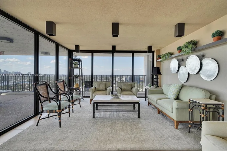 The Corinthian #20E image #39