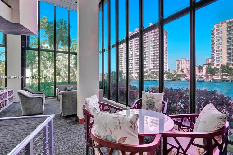 The Corinthian #20E image #40