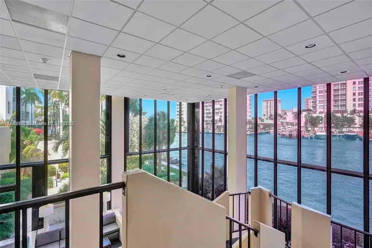 The Corinthian #20E image #41