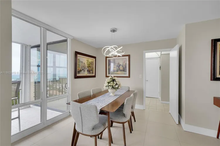 The Corinthian #20E image #8