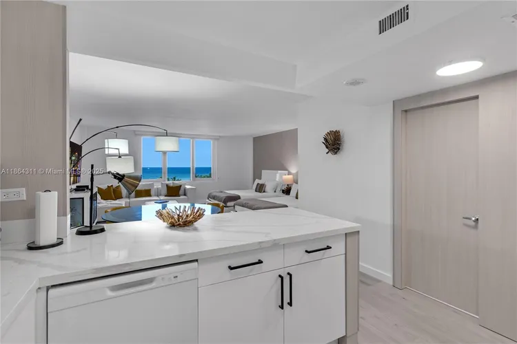 Roney Palace #542 image #16