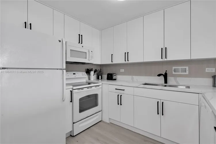 Roney Palace #542 image #17