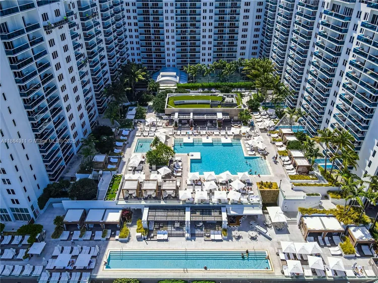 Roney Palace #542 image #18