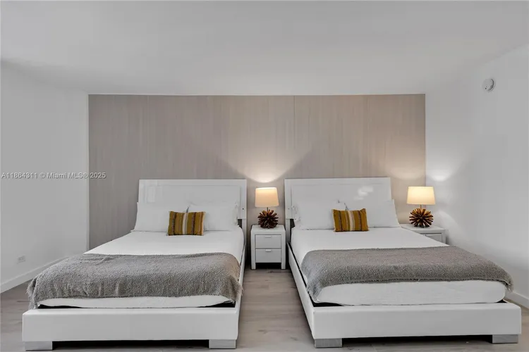 Roney Palace #542 image #9