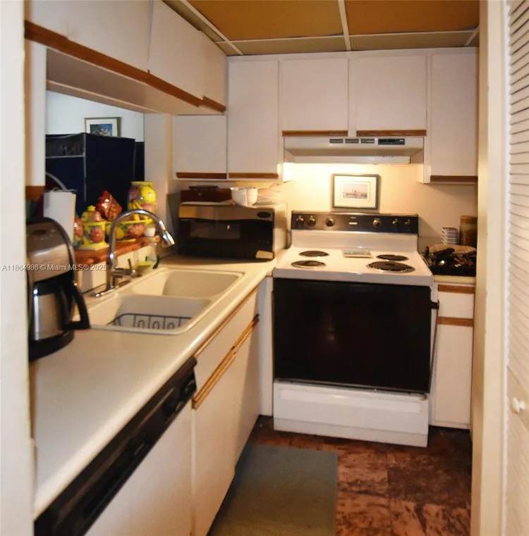 Brickell Key II #316 image #10