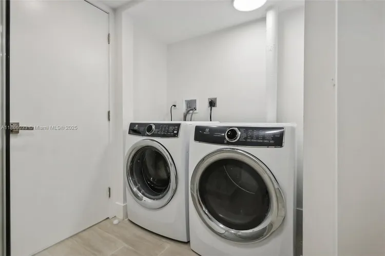 Nine Island Avenue #1209 image #25