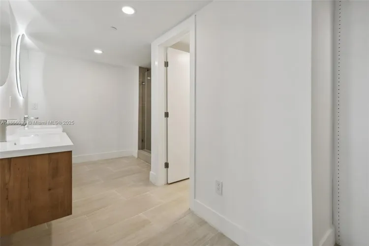 Nine Island Avenue #1209 image #28