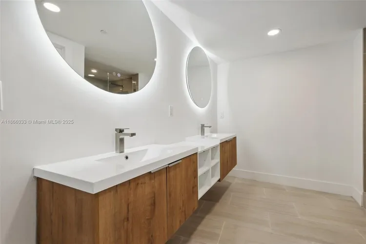 Nine Island Avenue #1209 image #29