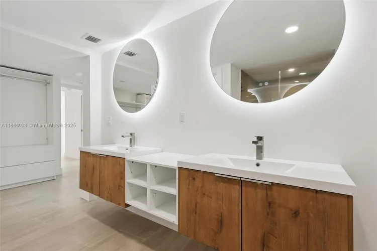 Nine Island Avenue #1209 image #30