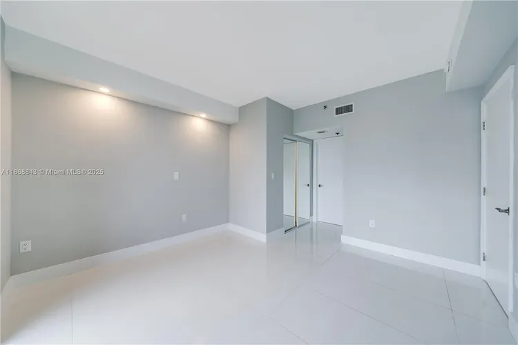 Brickell Key II #1809 image #14