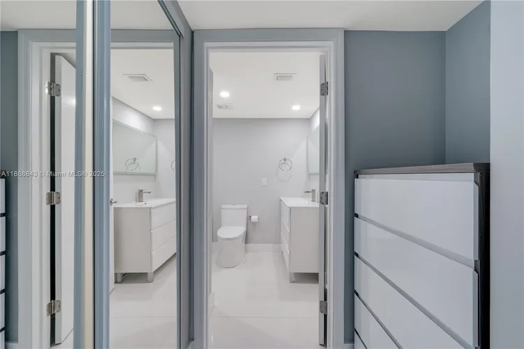 Brickell Key II #1809 image #17