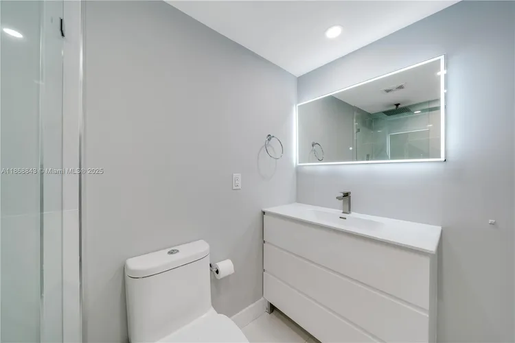 Brickell Key II #1809 image #20