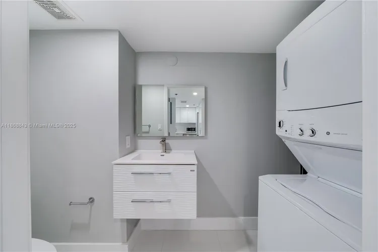 Brickell Key II #1809 image #26