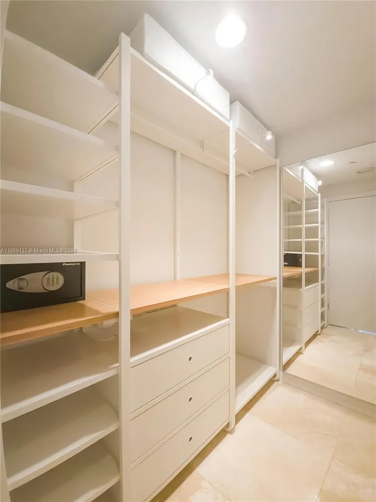 Avenue 1060 Brickell #1517 image #10