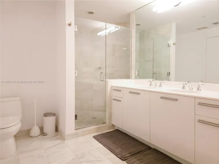 Avenue 1060 Brickell #1517 image #11