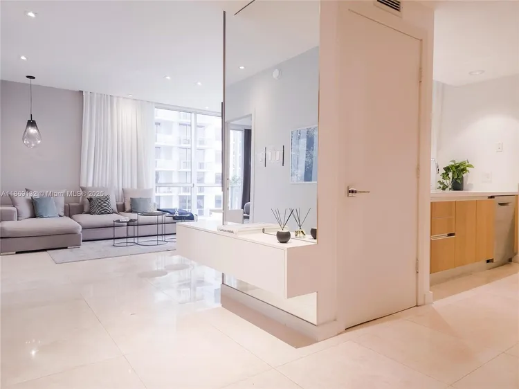 Avenue 1060 Brickell #1517 image #13