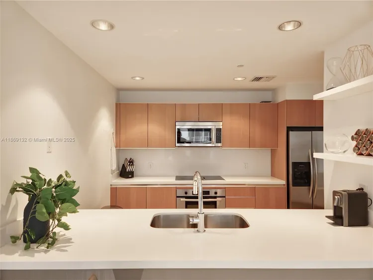 Avenue 1060 Brickell #1517 image #15