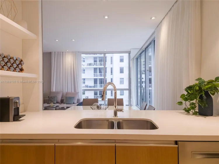 Avenue 1060 Brickell #1517 image #16