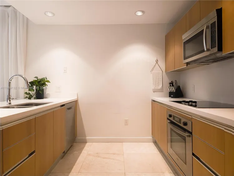 Avenue 1060 Brickell #1517 image #18