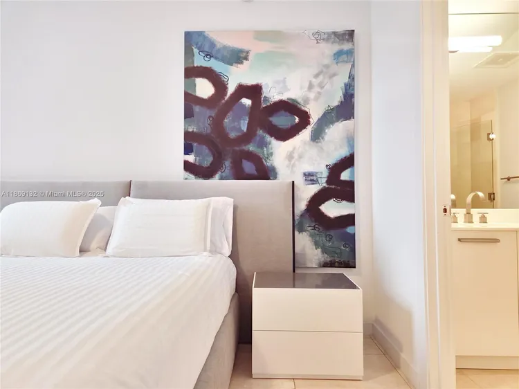 Avenue 1060 Brickell #1517 image #20