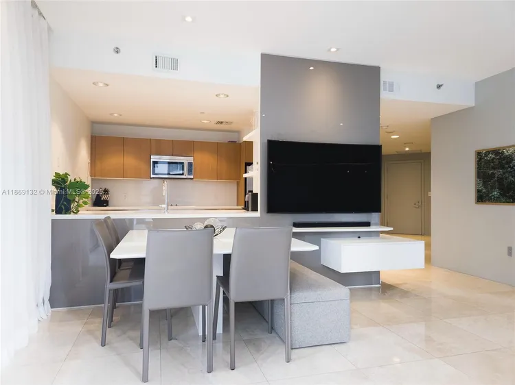 Avenue 1060 Brickell #1517 image #6