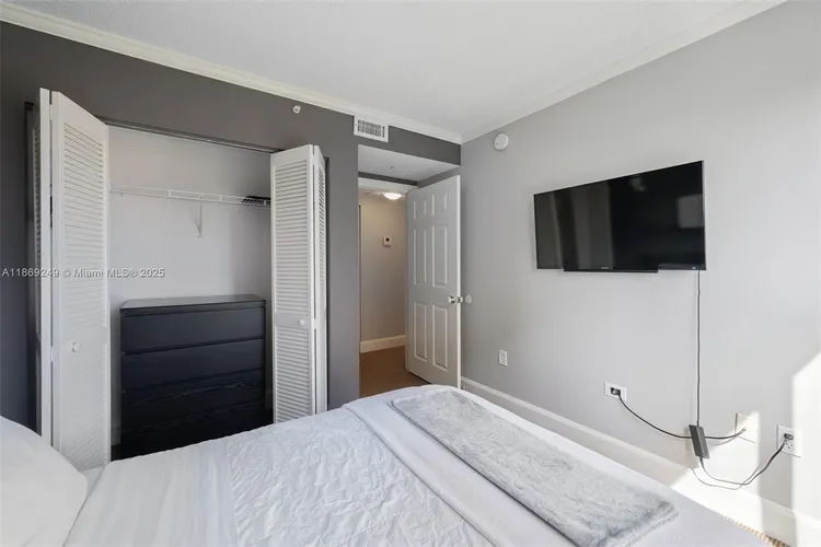 The Mutiny #917 image #10