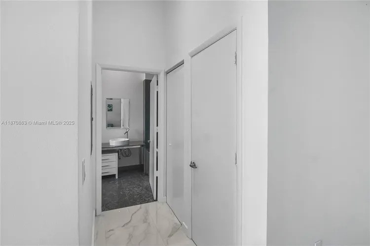 Icon Brickell II #2207 image #13