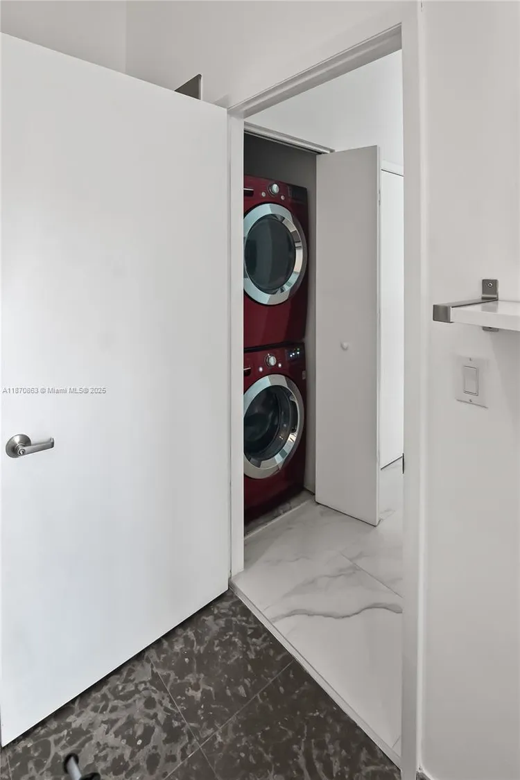 Icon Brickell II #2207 image #15