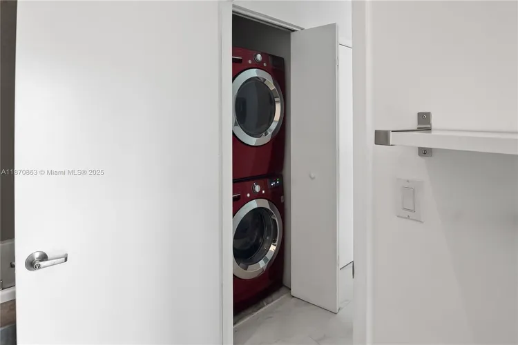 Icon Brickell II #2207 image #16