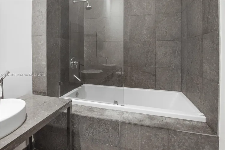 Icon Brickell II #2207 image #21