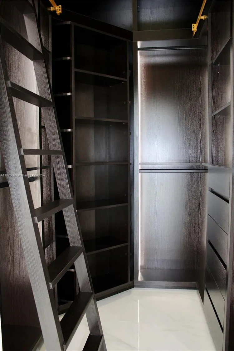 Icon Brickell II #2207 image #27