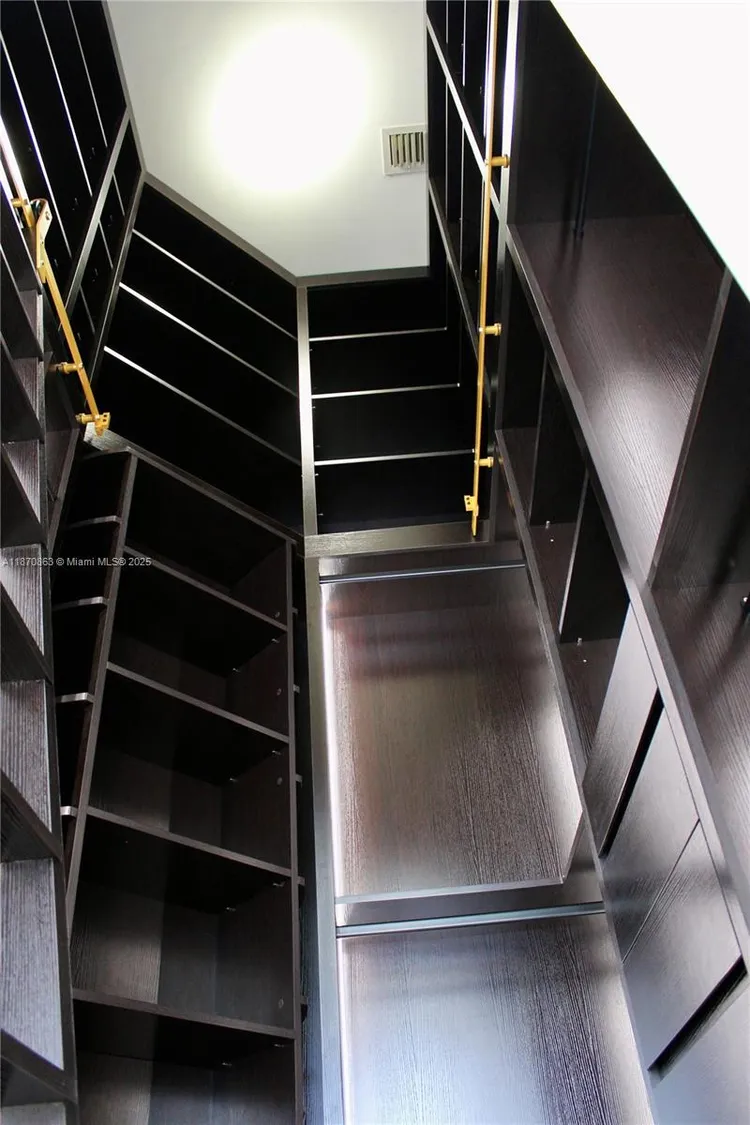 Icon Brickell II #2207 image #28