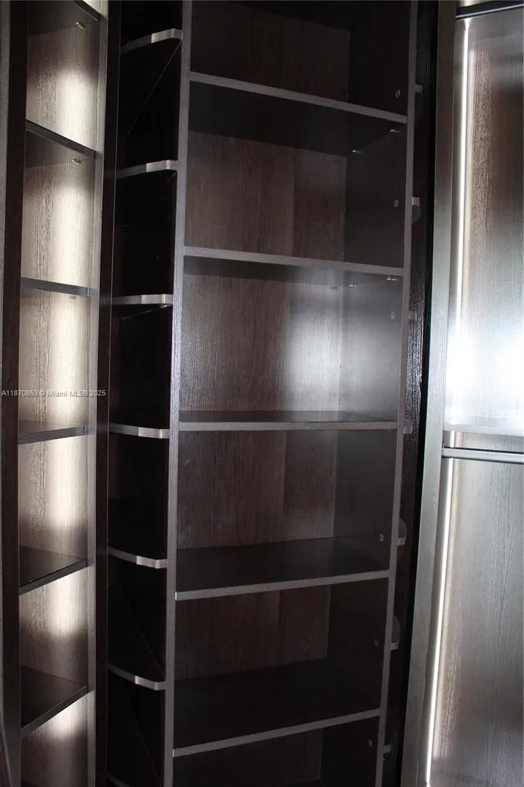 Icon Brickell II #2207 image #29