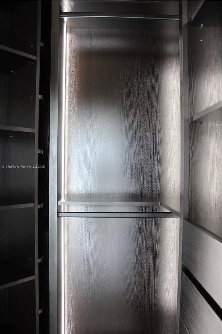 Icon Brickell II #2207 image #32