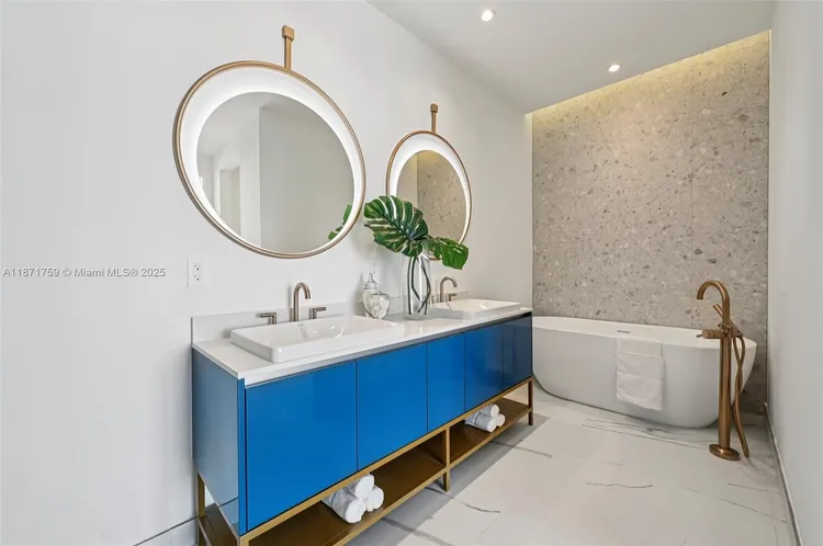 Mr. C Residences Bayshore Tower #1601 image #32