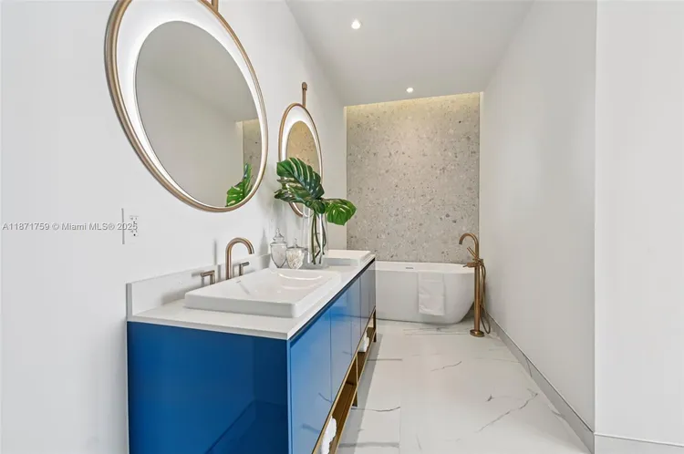 Mr. C Residences Bayshore Tower #1601 image #33