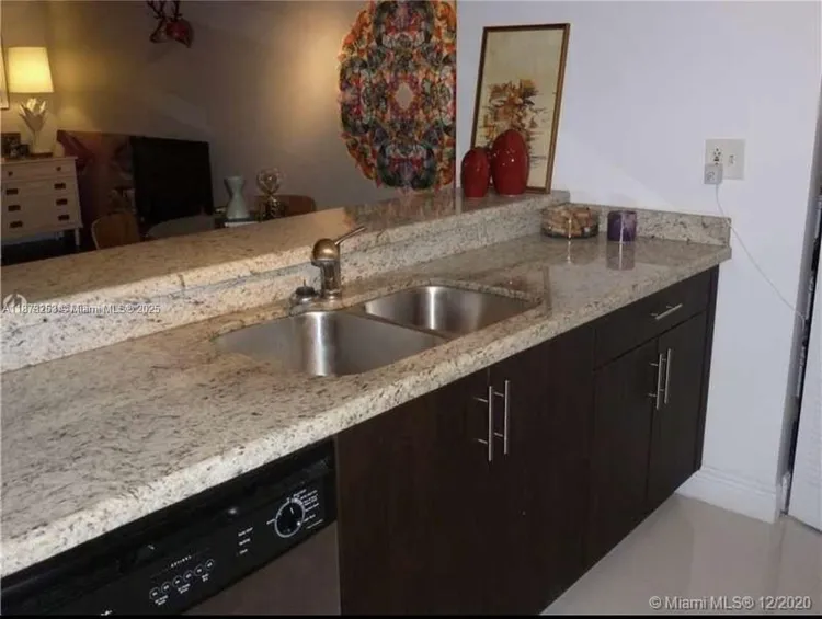 Madison Downtown #W-2105 image #10