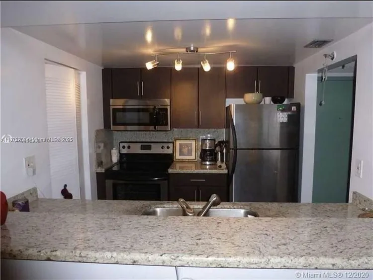 Madison Downtown #W-2105 image #11