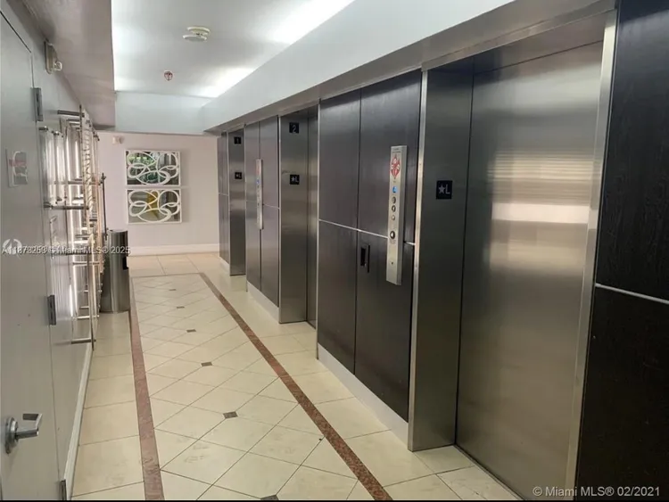 Madison Downtown #W-2105 image #13