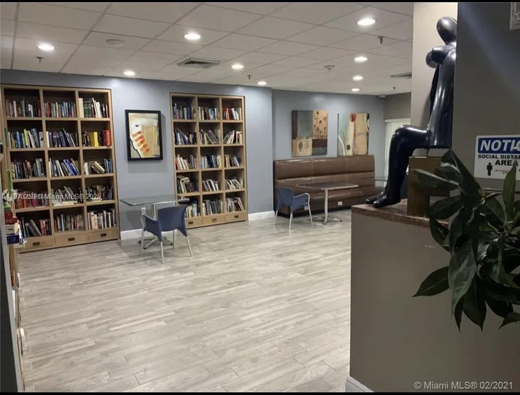 Madison Downtown #W-2105 image #14