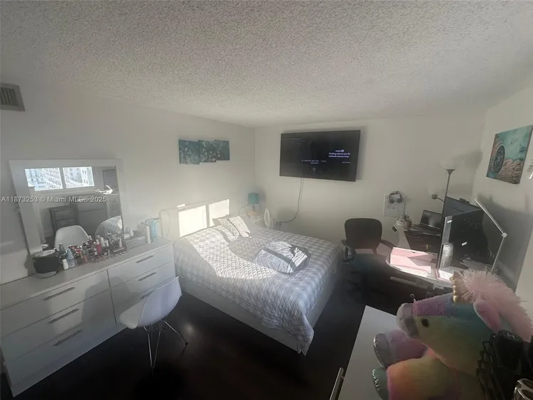 Madison Downtown #W-2105 image #6