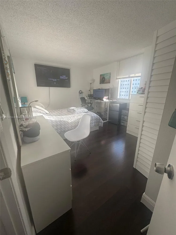 Madison Downtown #W-2105 image #7