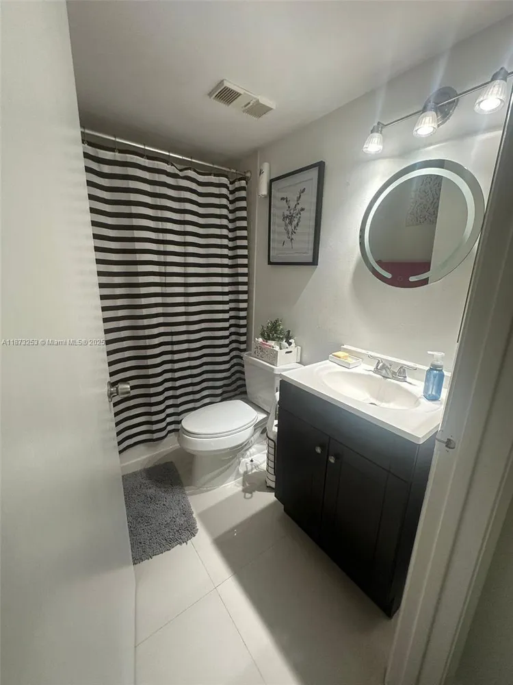 Madison Downtown #W-2105 image #9