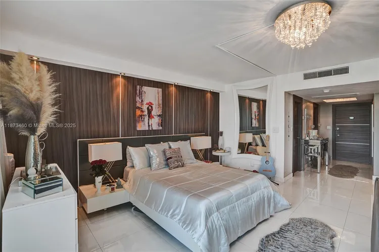 Carriage House #424 image #10