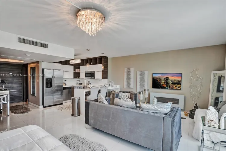 Carriage House #424 image #11