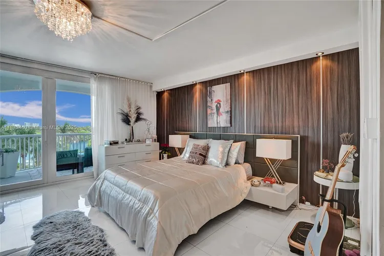 Carriage House #424 image #12