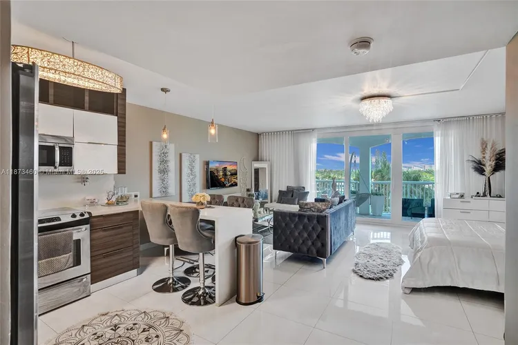 Carriage House #424 image #13