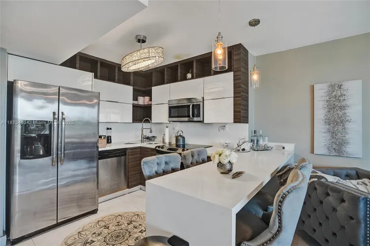 Carriage House #424 image #14